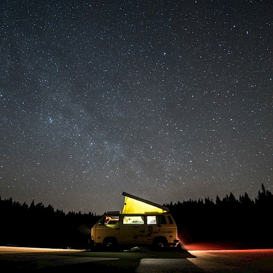 Camping sauvage sous les étoiles