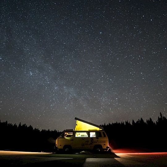 Acampada libre bajo las estrellas