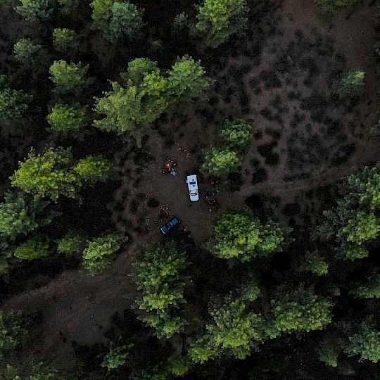 Fotografía aérea de una plaza de aparcamiento